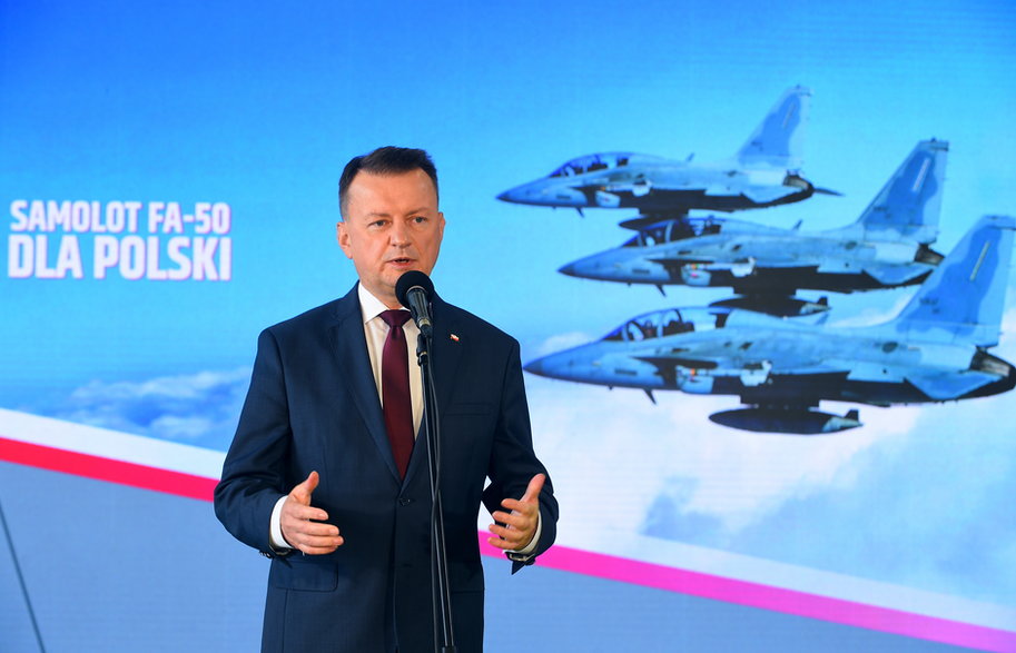 16.09.2022 r. Szef MON Mariusz Błaszczak podpisał umowę na dostawę samolotów FA-50.
