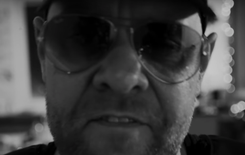 'Nawet ani trochę nie jarałem się Kalibrem nawet w 98'. Tede w swoim stylu w 'Gangin' / Karmagedon' [TELEDYSK]