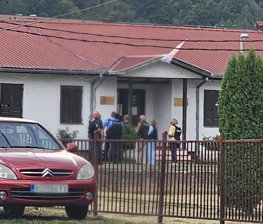 Upad kosovske policije u sva četiri Privremena organa u četiri srpske opštine na severu KiM - Leposavić, Kosovsku Mitrovicu, Zvečan i Zubin Potok.