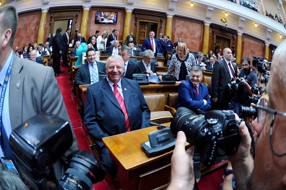 Vojislav Šešelj u skupštinskoj klupi - tamo dge mu nije mesto!