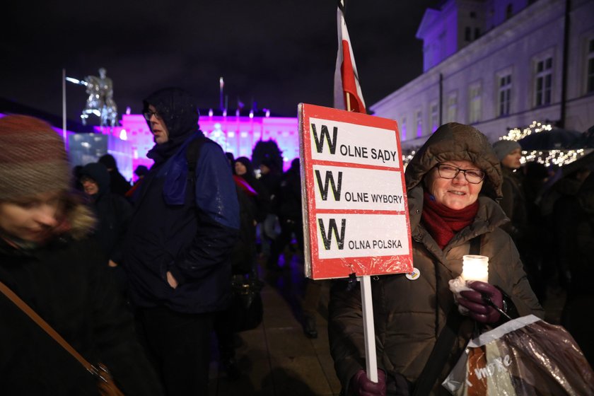 Ludzie wyszli na ulice. Protesty przeciwko zmianom w sądach