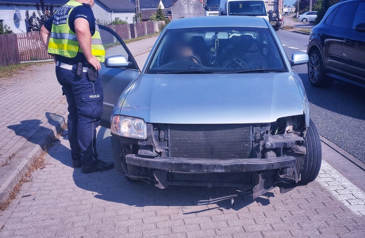 Policjanci nie mogli uwierzyć w to, co widzą. Stan tego auta trudno opisać