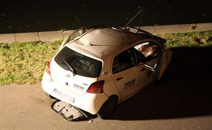 Kraków: Auto ochroniarzy spadło z mostu! Jak na filmie!