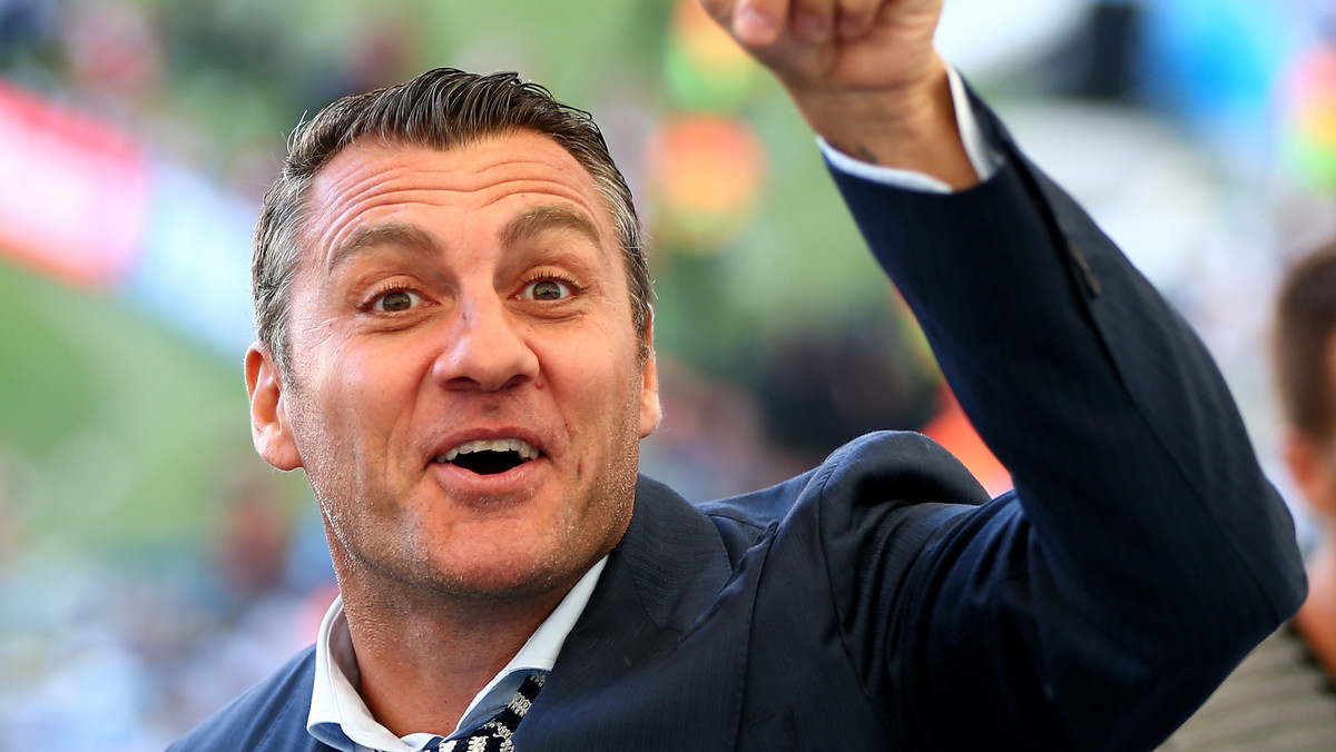 Christian Vieri, 43-letni piłkarz, który kilka dni temu poinformował, że wznawia karierę, zamieścił na swoim profilu na Instagramie post skierowany do hejterów. Włoch dobitnie pokazał, że ma gdzieś zdanie osób, które go krytykują.