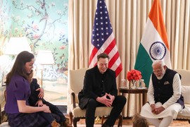 "NIJE TI BELA KUĆA VRTIĆ, MNOGO SE TI BAHATIŠ", Ilon Mask poveo na posao TROJE DECE I HIPERINTELIGENTNU DEVOJKU i nastao je haos: Zbog ovih slika obrušili se na milijardera i komentari nikad gori