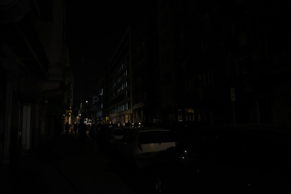 DELOVI RAKOVICE I ČUKARICE OSTALI BEZ STRUJE Ekipe Elektrodistribucije na terenu