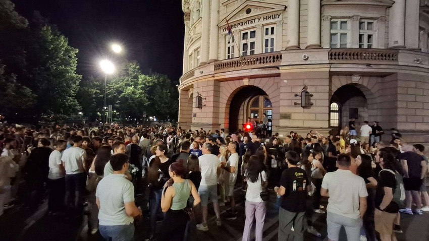 Žurka ispred Rektorata Univerziteta u Nišu