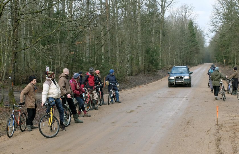 Policja każe rowerzystom chodzić pieszo po Green Velo