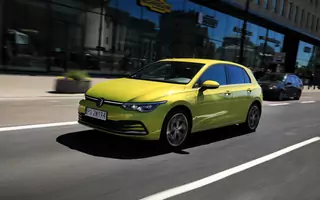 Volkswagen Golf z podwójnym zasilaniem – pojedzie na prądzie i na benzynie 