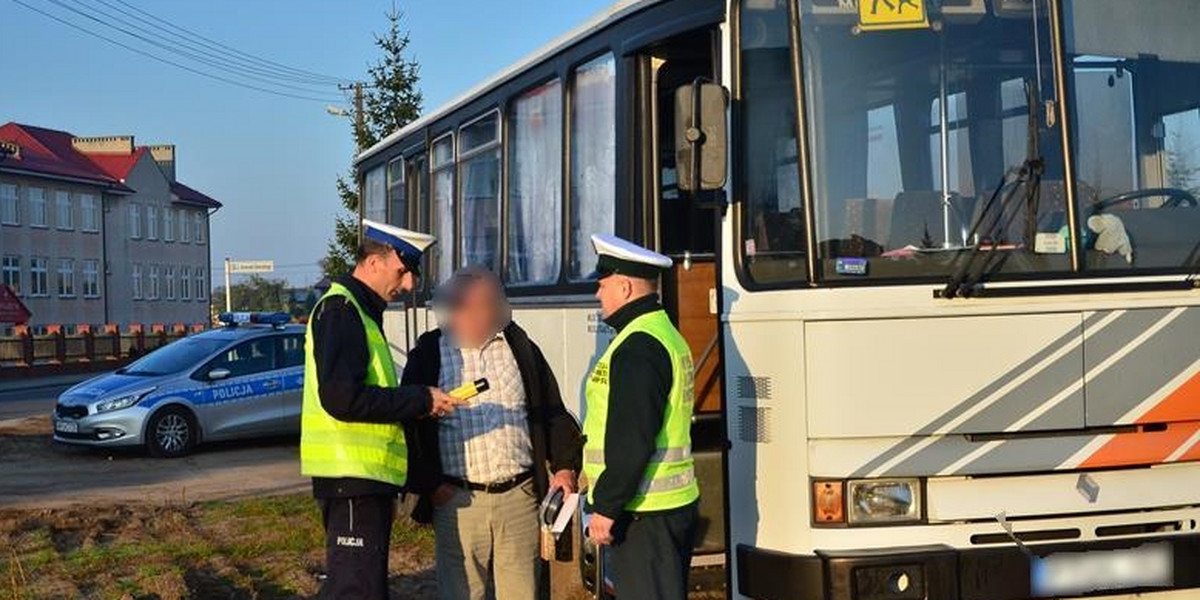 Policjanci kontrolowali szkolne autobusy