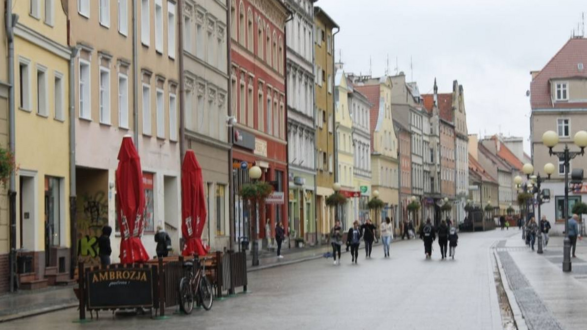 Podjęta przez radnych uchwała oznacza, że wkrótce mieszkańcy i przedsiębiorcy wieszający reklamy będą musieli stosować się do reguł określonych w szczegółowych przepisach.