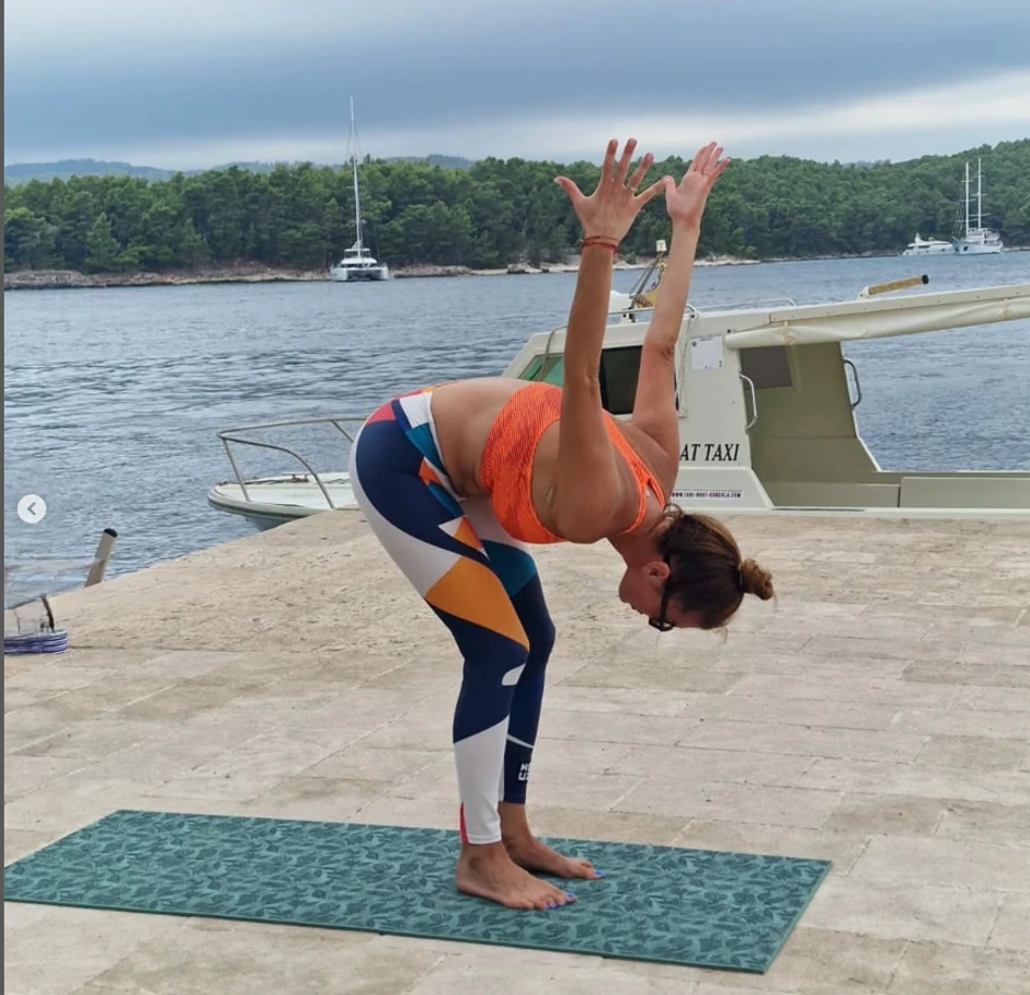 Adriana Čortan trenira jogu