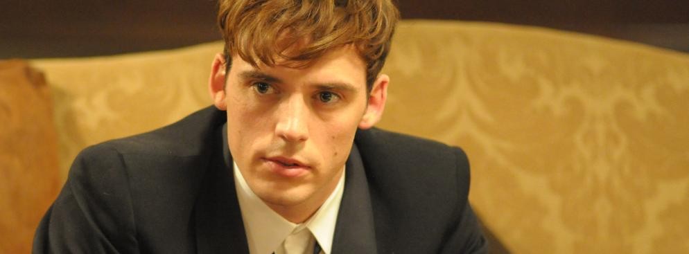 <strong>Klub dla wybrańców</strong>
<br></br>
Adaptacja błyskotliwej i popularnej sztuki Laury Wade o tym samym tytule. Miles (Irons) i Alistair (Claflin), studenci pierwszego roku Uniwersytetu Oksfordzkiego, dołączają do prestiżowego 