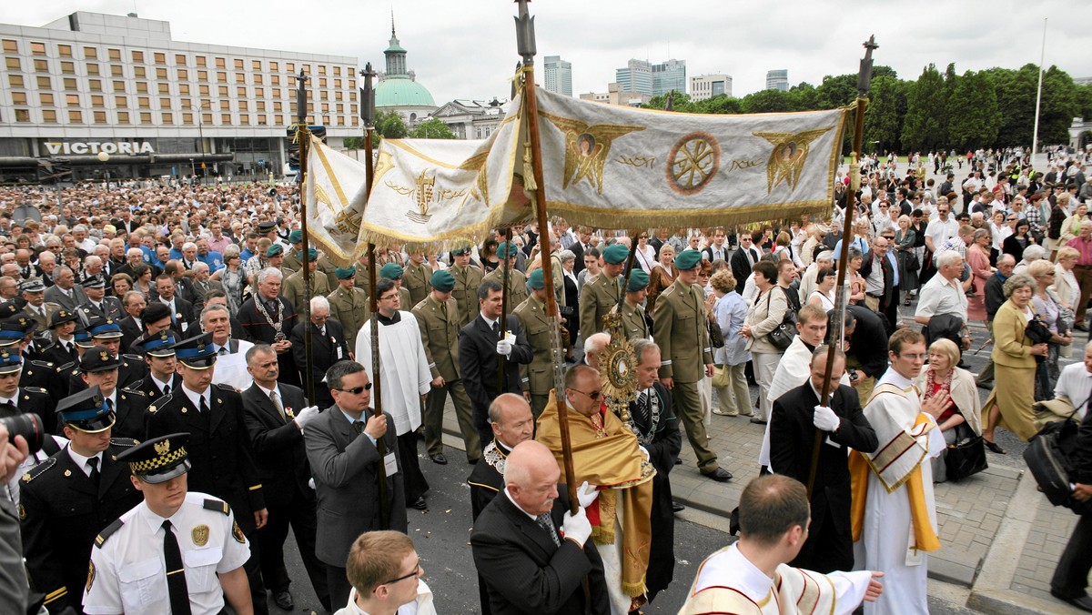 Mszą świętą pod przewodnictwem kard. Kazimierza Nycza w warszawskiej bazylice Św. Krzyża rozpoczęły się przed południem centralne uroczystości Bożego Ciała, jednego z najważniejszych świąt obchodzonych przez Kościół katolicki.