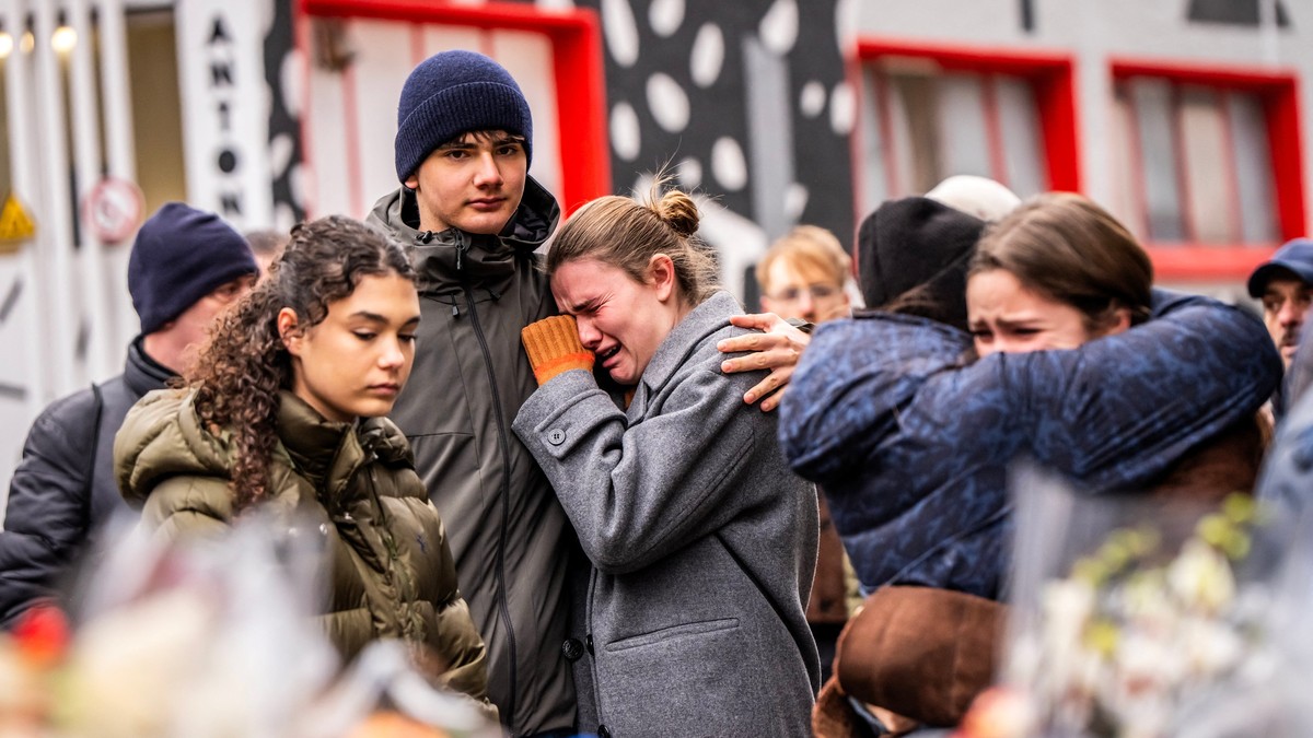 Porodice i prijatelji žrtava dan nakon tragedije u Kran-Montani