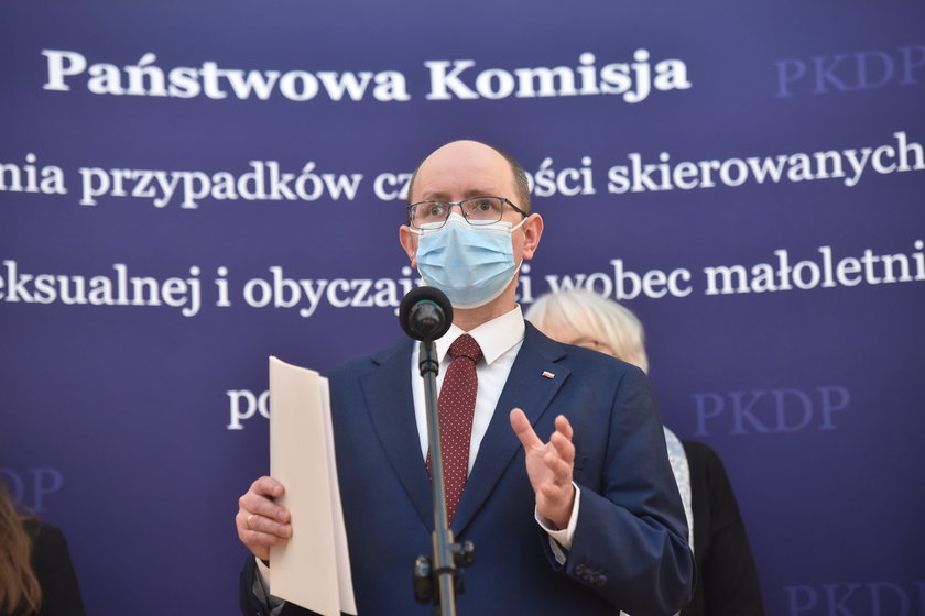 Konferencja komisji ds. pedofilii