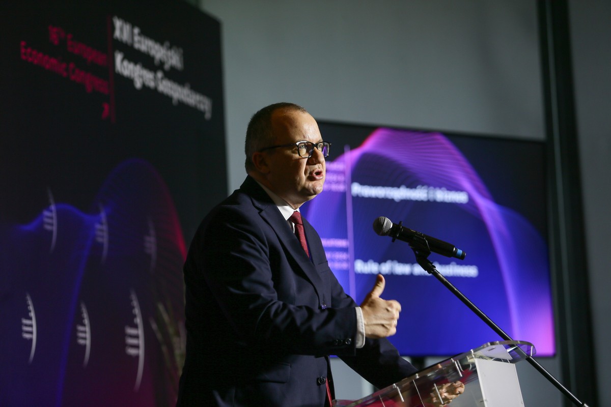 Minister sprawiedliwości, prokurator generalny Adam Bodnar przemawia na sesji "Praworządność i biznes" w ramach XVI Europejskiego Kongresu Gospodarczego w Międzynarodowym Centrum Kongresowym w Katowicach