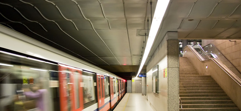 Wypadek w warszawskim metrze. Pociąg potrącił mężczyznę