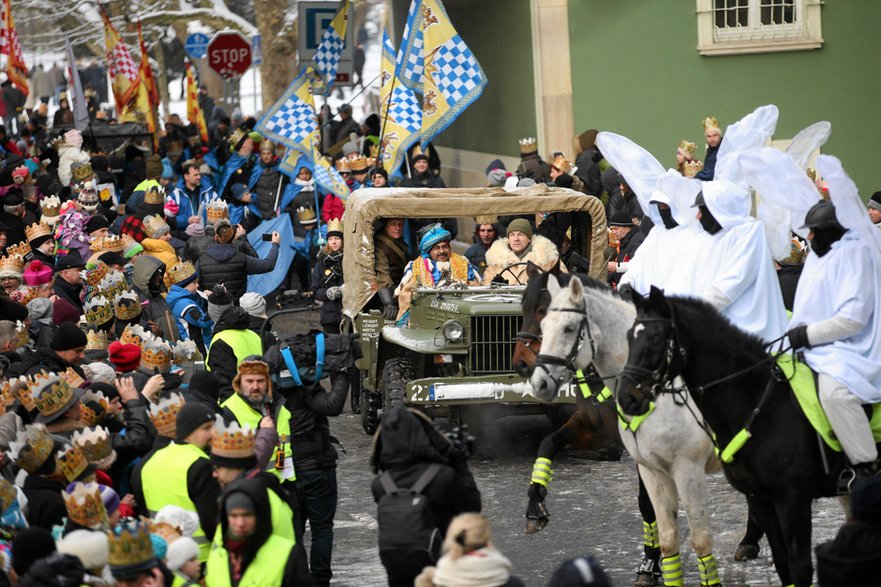 Orszak Trzech Króli w Szczecinie i policjanci przebrani za anioły