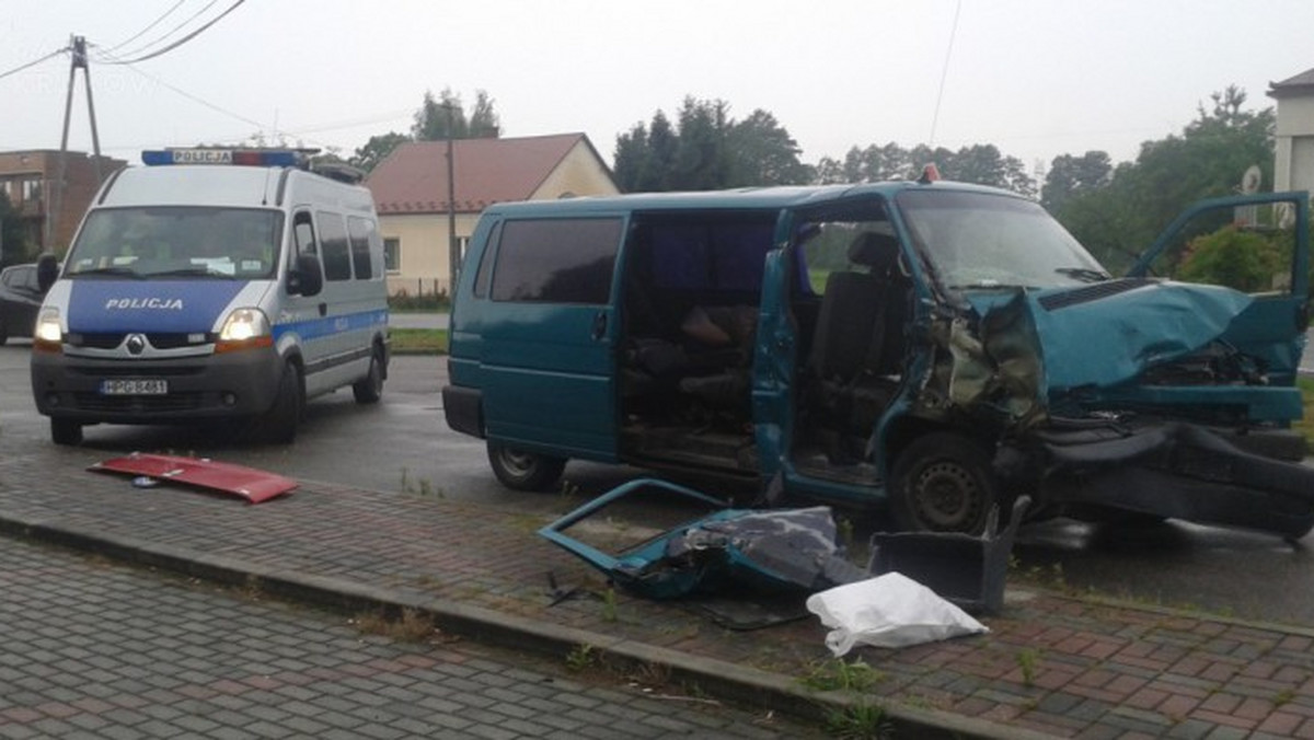Sześć osób zostało rannych w wypadku w Łętowicach pod Tarnowem. Bus zderzył się tam z samochodem ciężarowym. Do wypadku doszło na trasie z Wojnicza do Wierzchosławic. Droga w tym miejscu jest już przejezdna.