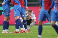 Beniaminek zimę spędzi na fotelu lidera Ekstraklasy. Papszun będzie ratował Legię przed spadkiem