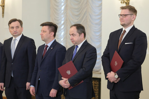 Dotychczasowi ministrowie - członkowie Rady Ministrów Michał Woś i Konrad Szymański