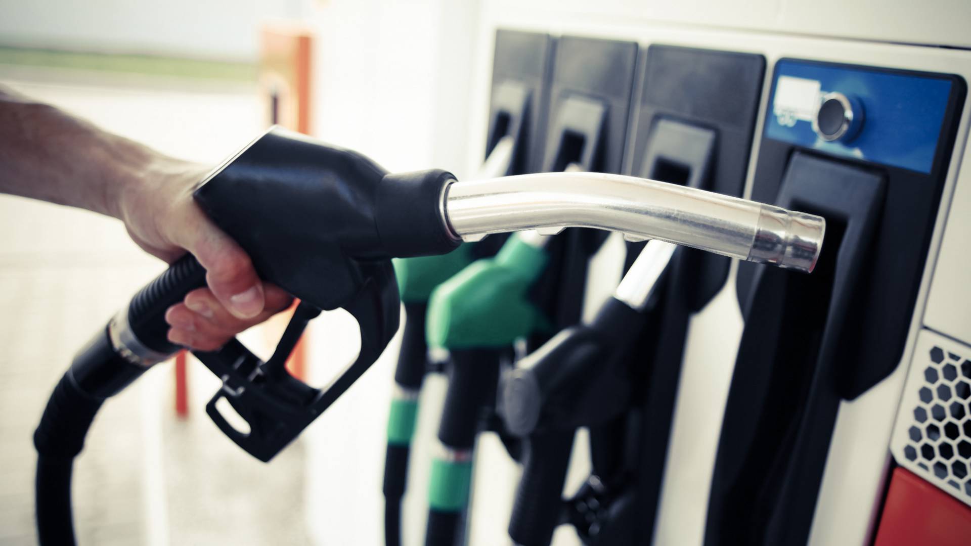 Saját benzinét sem tudja megfizetni Anglia egyik legrégebbi benzinkútjának tulajdonosa