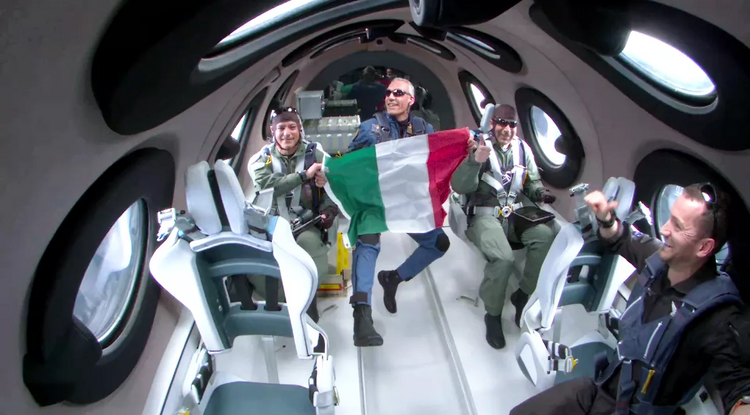 A Virgin Galactic első kereskedelmi járatán résztvevő három olasz tudós