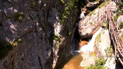 „Hallottunk egy hangos sikolyt” – Borzalmas részletek az ausztriai sziklaomlásról, ami egy magyar nőt is megölt – videó