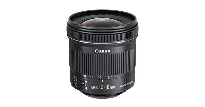 EF-S 10-18 mm 1:4,5-5,6 IS STM (230 euro) umożliwia zdjęcia z ekstremalnie szerokim kątem.