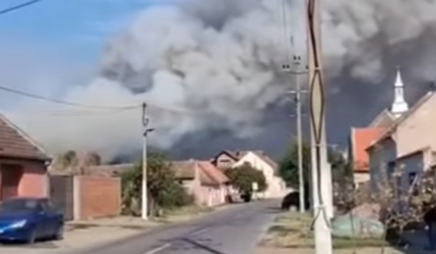Požar u Deliblatskoj peščari snimljen iz sela Kajtasovo
