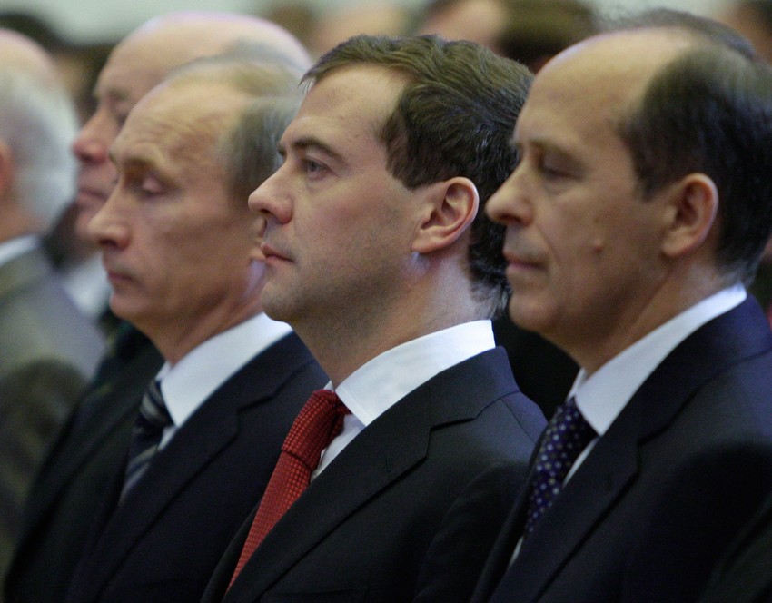 Vladimir Putin, Dmitrij Medvedev i Aleksandar Bortnikov u Moskvi 2009.
