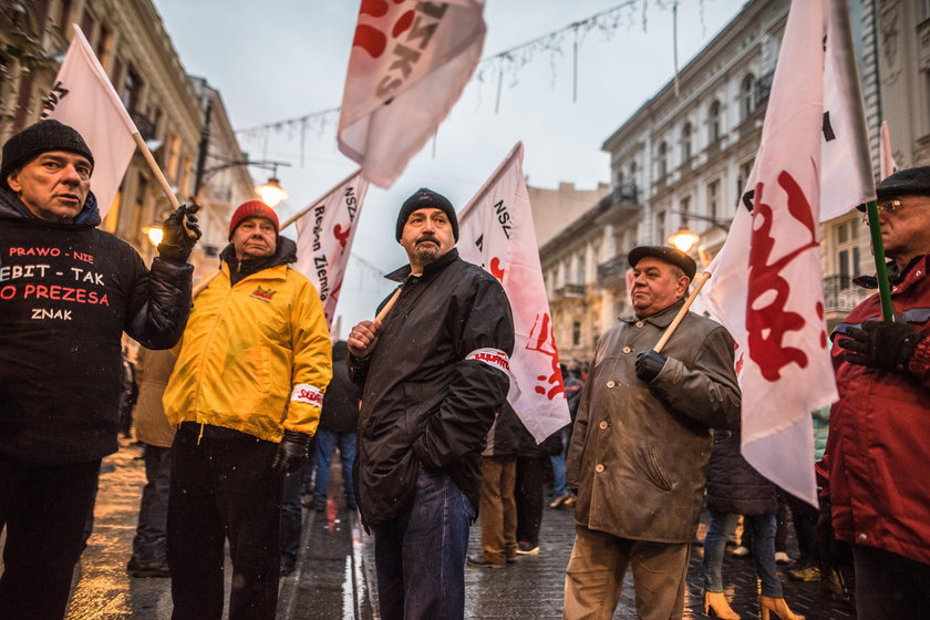 Pracownicy Veolii Energii Łódź protestowali na ul. Piotrkowskiej przed zmianami w firmie