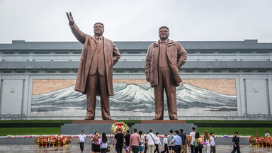10 absurdalnych zasad, których muszą przestrzegać obywatele Korei Północnej. "Nie śpij, gdy mówi Wielki Wódz"