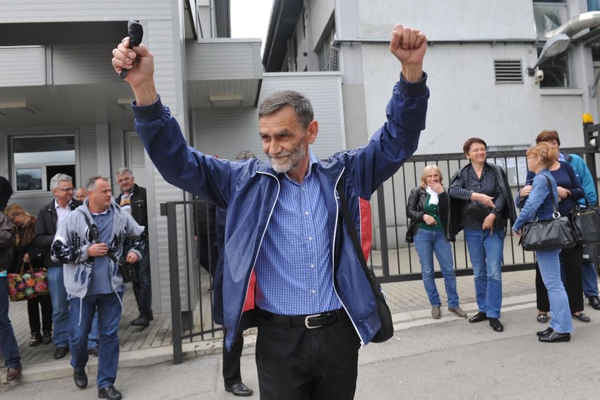 Stari majstor krio suze i odmahivao kolegama