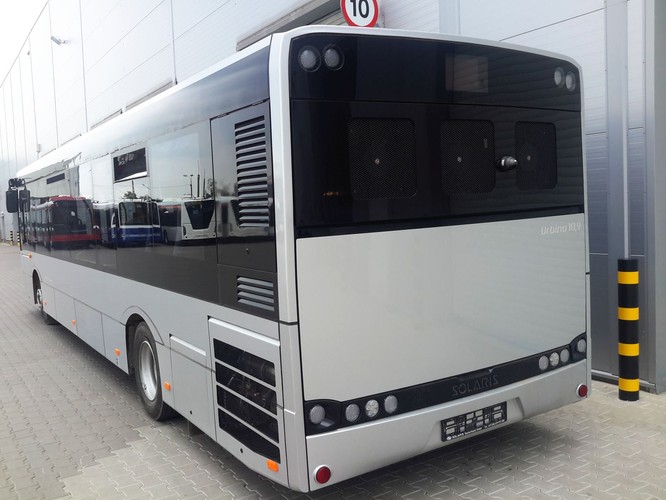 Solaris Urbino 10,9 LE, autobus przygotowany dla przewoźnika z niemieckiego Karlsruhe. Niższy od standardowego Urbino oraz z klimatyzacją z tyłu autobusu, zamiast na dachu. Wszystko po to, aby dopasować go do wymagań trasy, po której będzie jeździł.