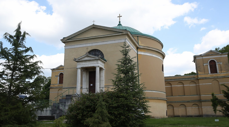 A mauzóleumot 1818-ban szentelték fel, azóta három család 53 halottja lelt itt nyughelyet /Fotó: Grnák László