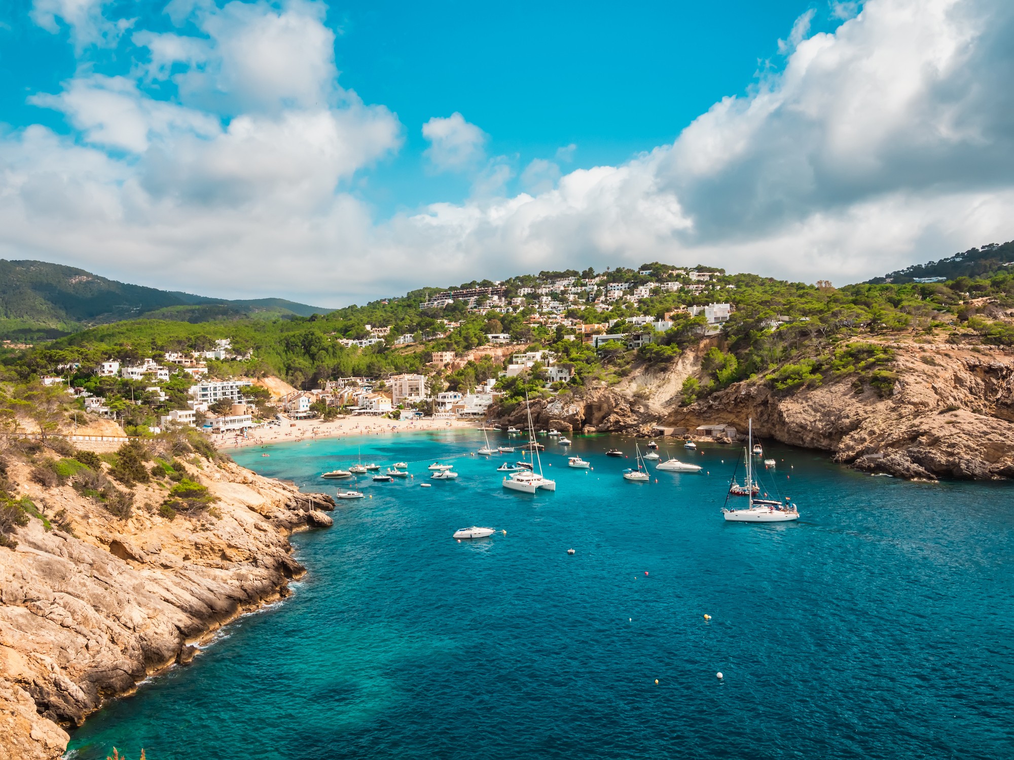 Ibiza patrí medzi vyhľadávané dovolenkové destinácie. (ilustračné foto)
