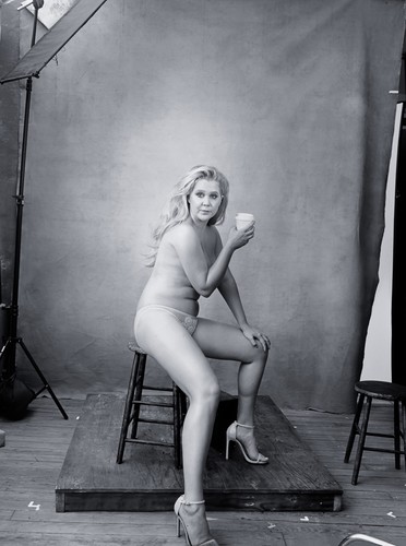 Amerykańska aktorka i stand-uperka Amy Schumer - Kalendarz Pirelli 2016