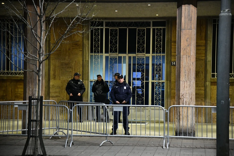 Policija ispred RIK-a