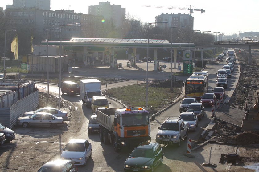 Uwaga kierowcy! W poniedziałek wykonawca wprowadzi kolejne zmiany na trasie AK