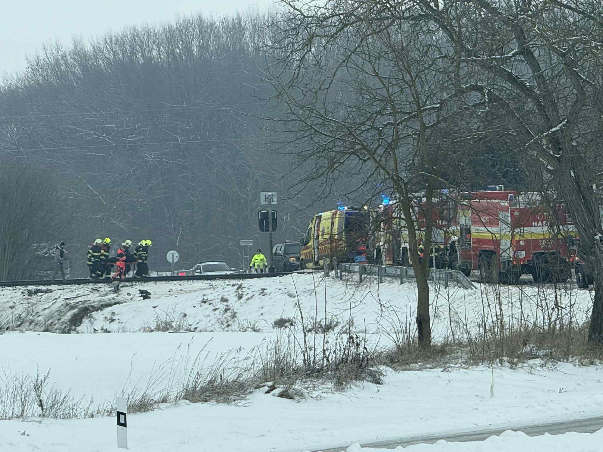 Na železničnom priecestí pri obci Bajč sa zrazil osobný vlak s vozidlom.