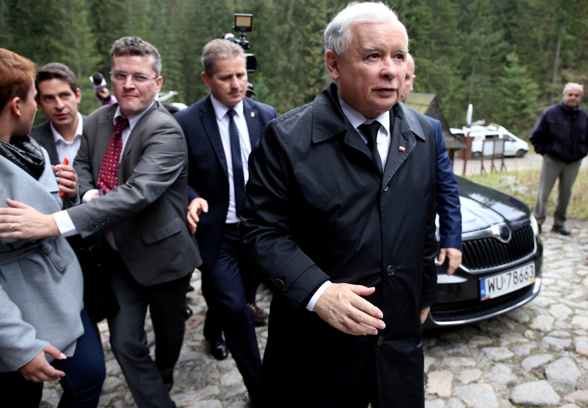 "Więcej władzy dla prezydenta". Tak PiS prezentowało projekt konstytucji w 2010 roku