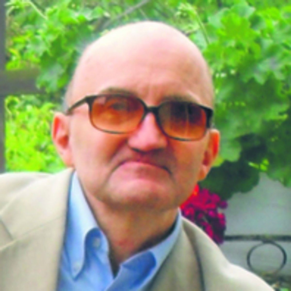 Jacek Tittenbrun prof. socjologii z Uniwersytetu Adama Mickiewicza w Poznaniu. Autor czterotomowej monografii polskiej prywatyzacji „Z deszczu pod rynnę”