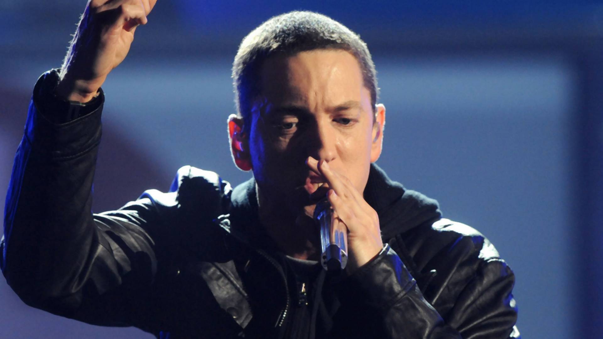Koniec leta s veľkým prekvapením: Eminem potichu vydal nový album Kamikaze