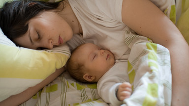Jak sprawić by niemowlak przespał noc?
