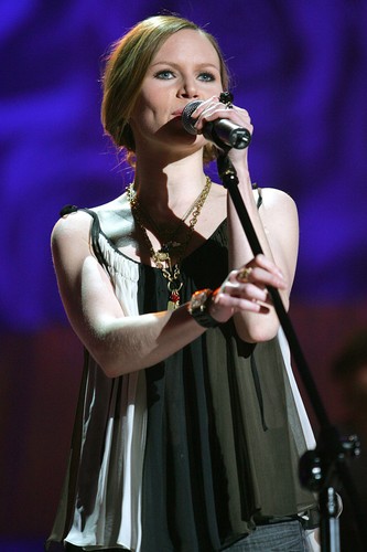 Nina Persson i The Cardigans na 'Różach gali' w 2005 roku