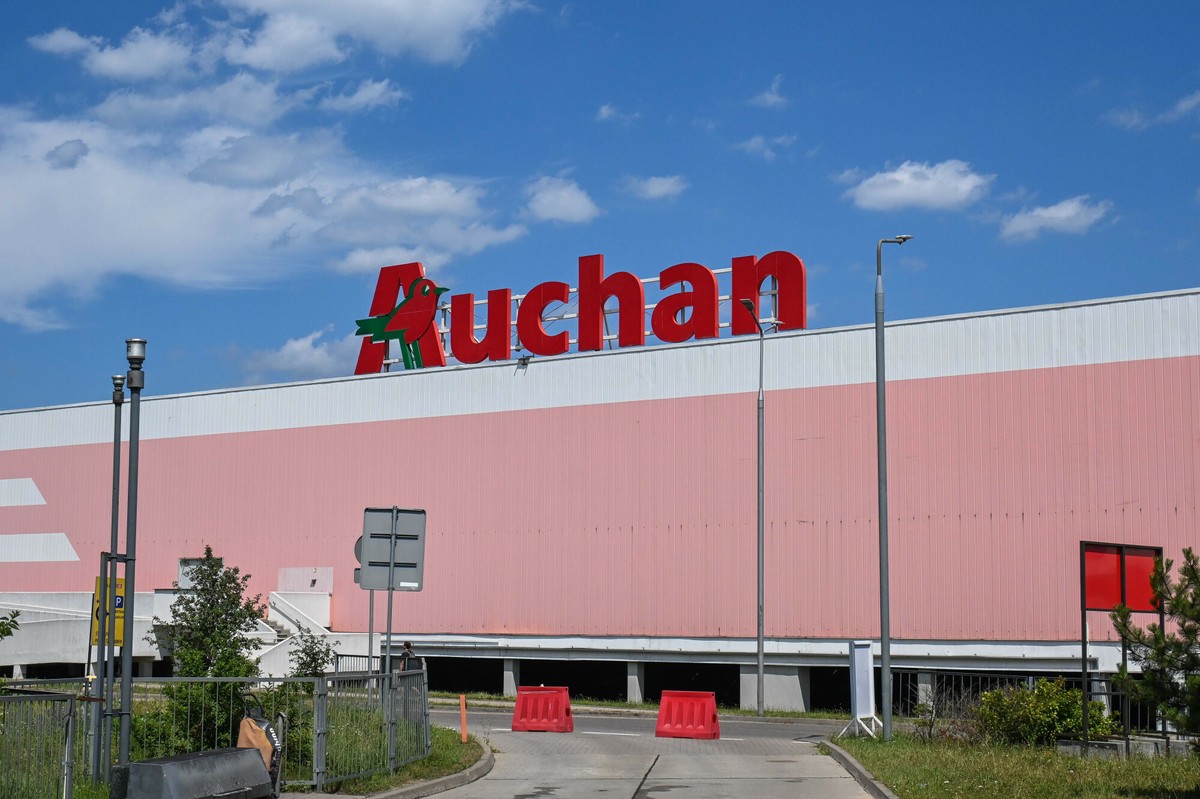 Auchan sprzedaje sklepy w Polsce. Wiadomo komu