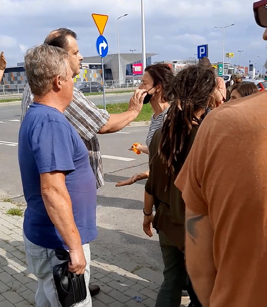 Protest pod siedzibą Regionalnej Dyrekcji Lasów Państwowych w Krośnie