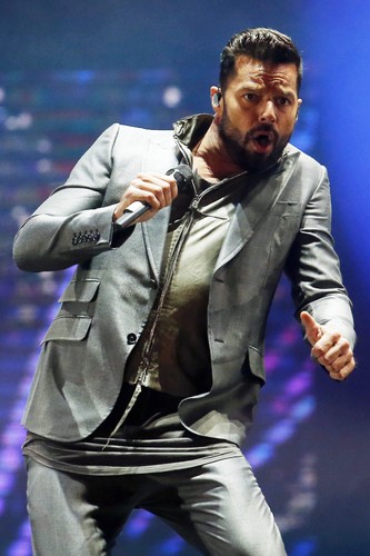 Ricky Martin podczas koncertu w Chile